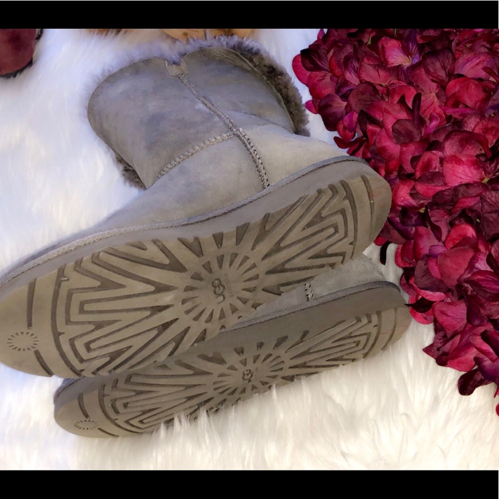 Ugg Short Bailey Button Gray Boots - image 7